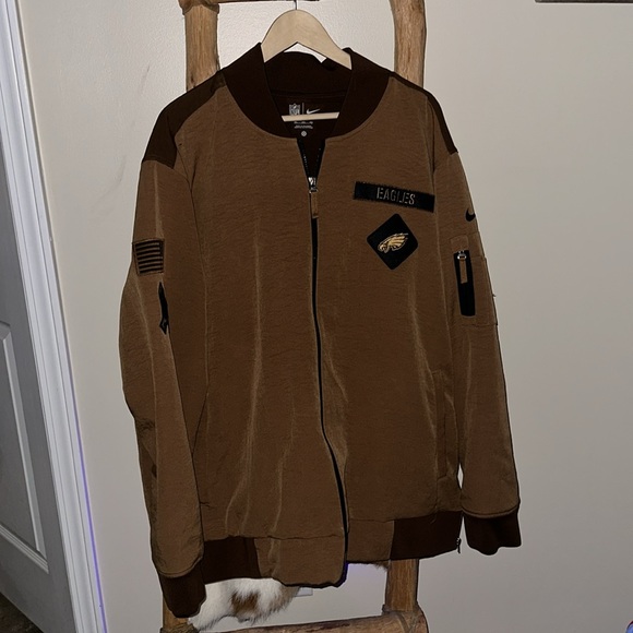 NWOT Nike Philadelphia Eagles On Field Salute To Service 2024 Jacket - Picture 2 of 4